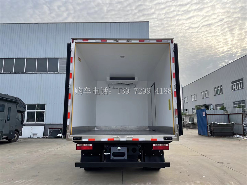 《4米2小黄牌解放领途一排半冷藏车:领鲜之路,由此开启》