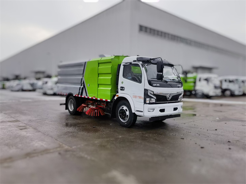 《东风大福瑞卡云内150马力扫路车：城市道路清洁的守护工》