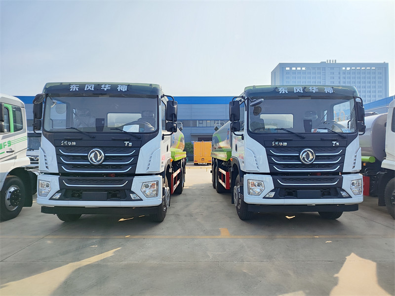 ​《20立方东风华神T5玉柴270马力后八轮绿化洒水车：城市绿色的守护者》