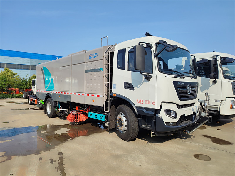 《东风天锦新能源纯电动洗扫车：绿色清洁新力量》