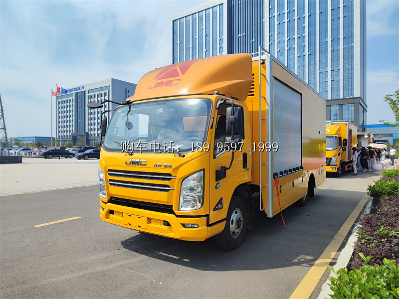 《江铃凯锐光固化修复车：城市管道的守护者》