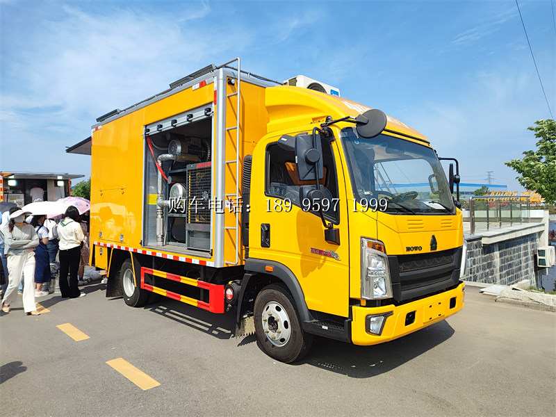 《蓝牌4米2重汽豪沃光固化修复车：城市管道的守护者》