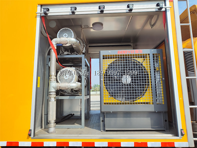 《蓝牌4米2重汽豪沃光固化修复车:城市管道的守护者》