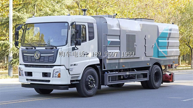 《东风天锦龙擎210马力后置吸尘车：城市清洁的得力助手》