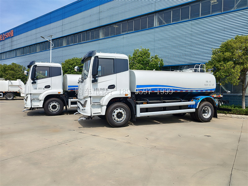《程力10方壹为纯电动新能源洒水车:环保新选择,为城市添彩》