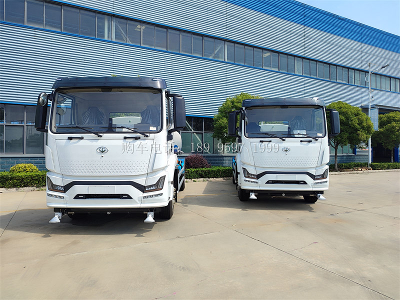 《程力10方壹为纯电动新能源洒水车:环保新选择,为城市添彩》