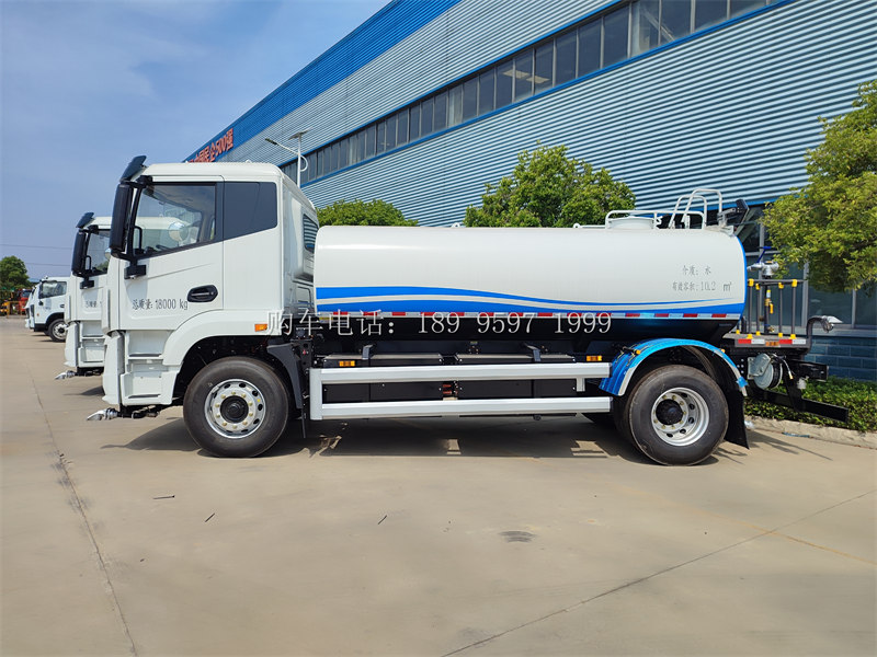 《程力10方壹为纯电动新能源洒水车:环保新选择,为城市添彩》