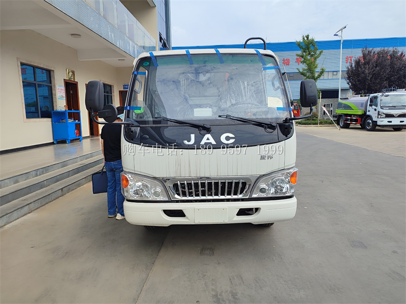 《江淮康玲蓝牌5.8方压缩垃圾车:环保卫士的卓越代表》