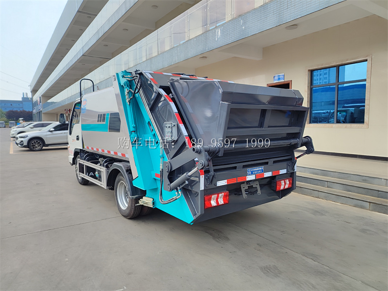 《江淮康玲蓝牌5.8方压缩垃圾车:环保卫士的卓越代表》