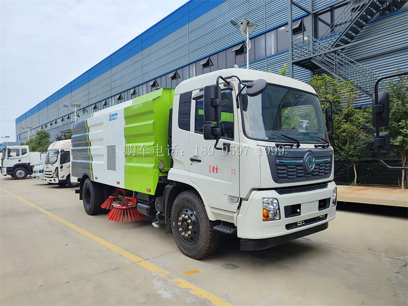 《东风天锦康明斯230马力扫路车：城市清洁的捍卫者》