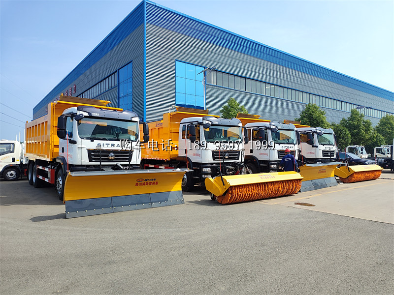 重汽汕德卡后双桥潍柴350马力除雪车：破冰除雪的钢铁勇士