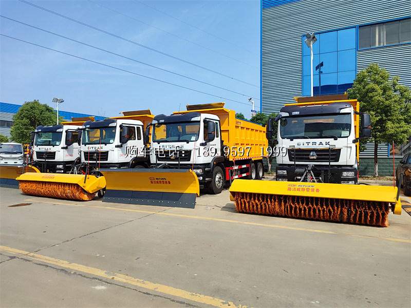 重汽汕德卡后双桥潍柴350马力除雪车:破冰除雪的钢铁勇士