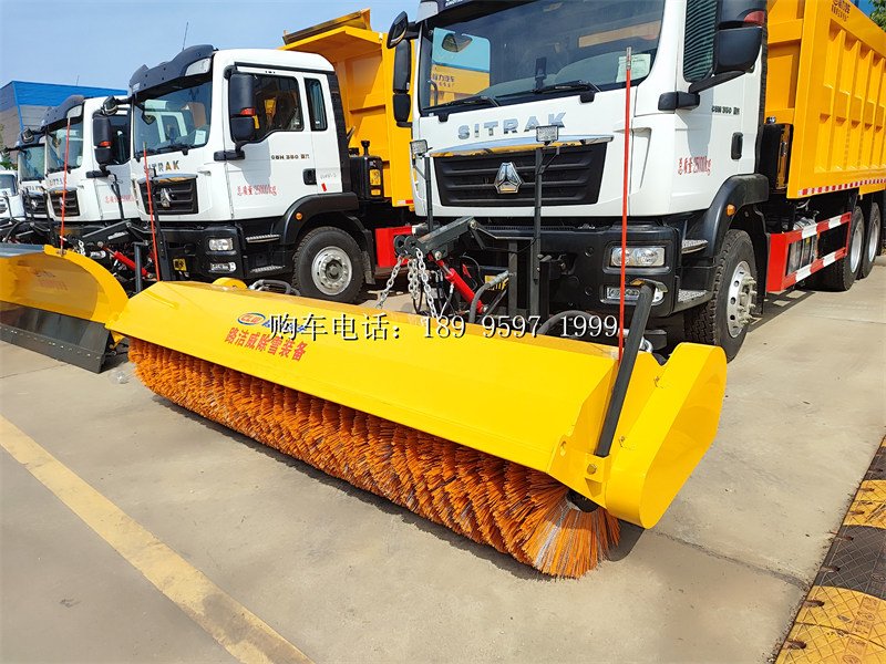 重汽汕德卡后双桥潍柴350马力除雪车:破冰除雪的钢铁勇士