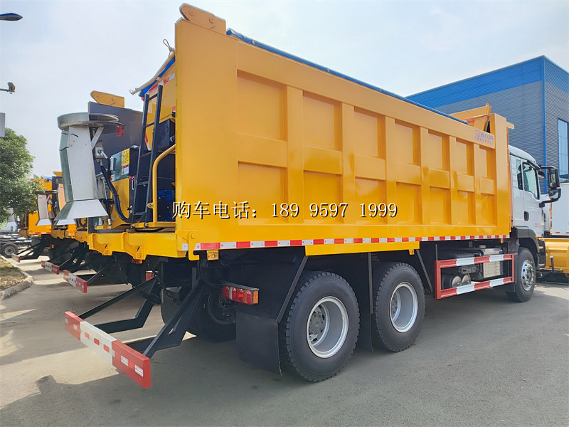 重汽汕德卡后双桥潍柴350马力除雪车:破冰除雪的钢铁勇士