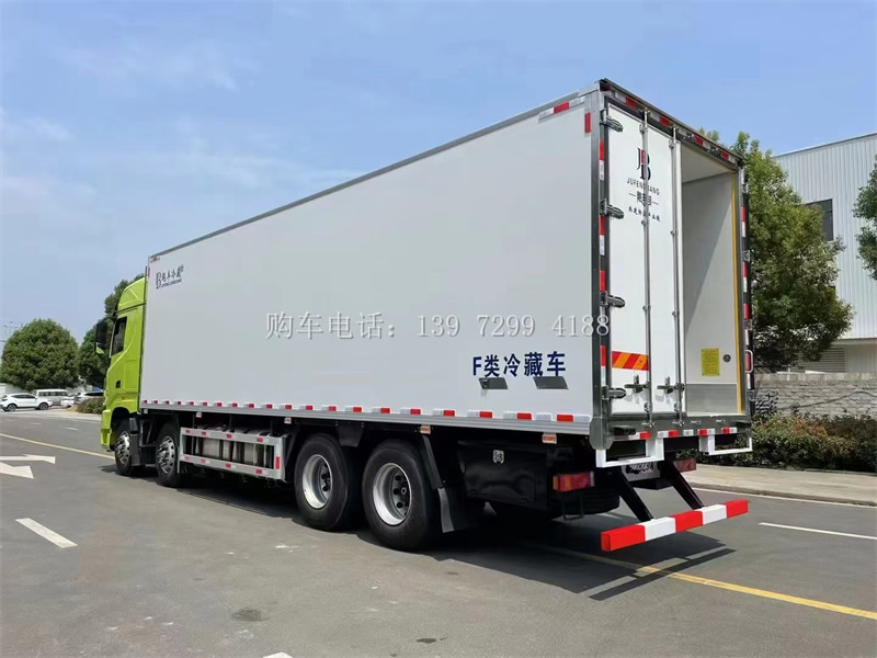 出口型9米6东风天龙前四后八KX旗舰王者冷藏车