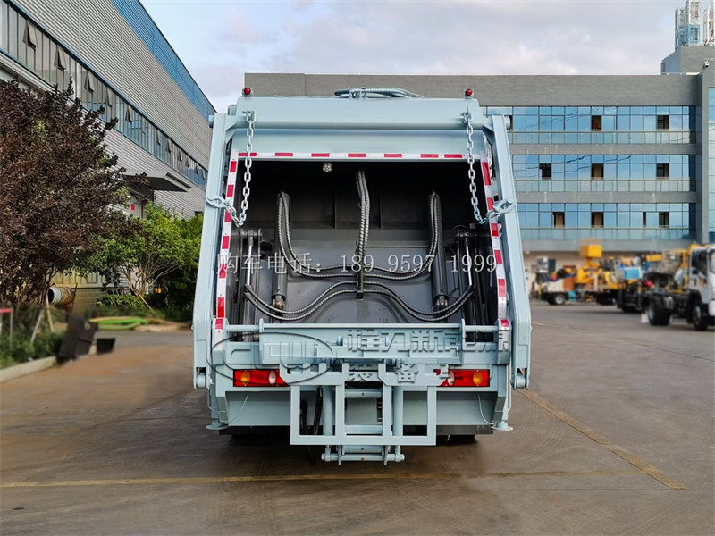 14方东风天锦压缩式垃圾车:城市垃圾处理的高效伙伴