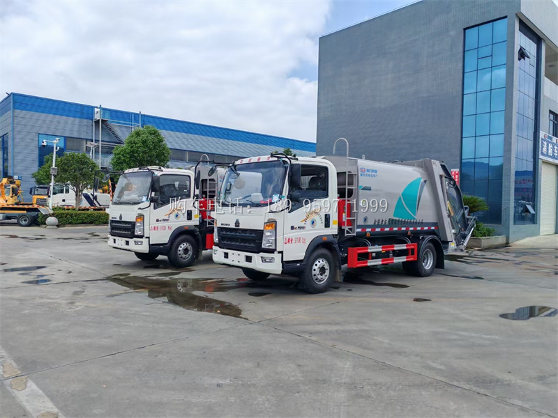 8方重汽豪沃潍柴140马力压缩垃圾车：环保先锋，城市清洁新动力