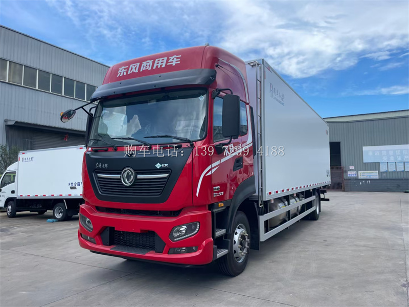 2024年新款9米6东风天锦PLUS大单桥天然气冷藏车:冷链运输的革新力量