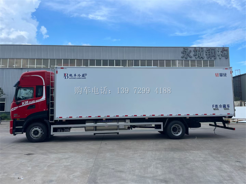 2024年新款9米6东风天锦PLUS大单桥天然气冷藏车:冷链运输的革新力量