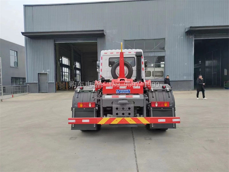 东风华神F9勾臂式垃圾车:城市清洁的高效能手