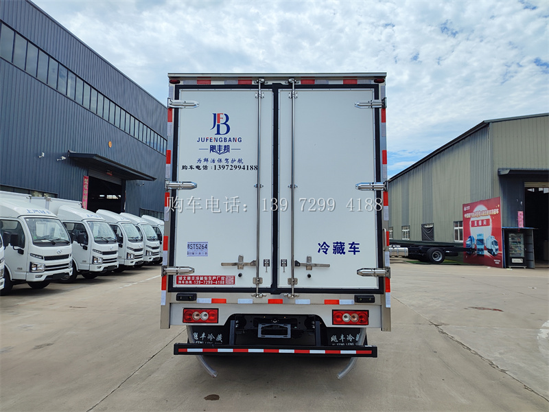 福田奥铃北极熊康明斯160马力冷藏车:冷链运输新势力