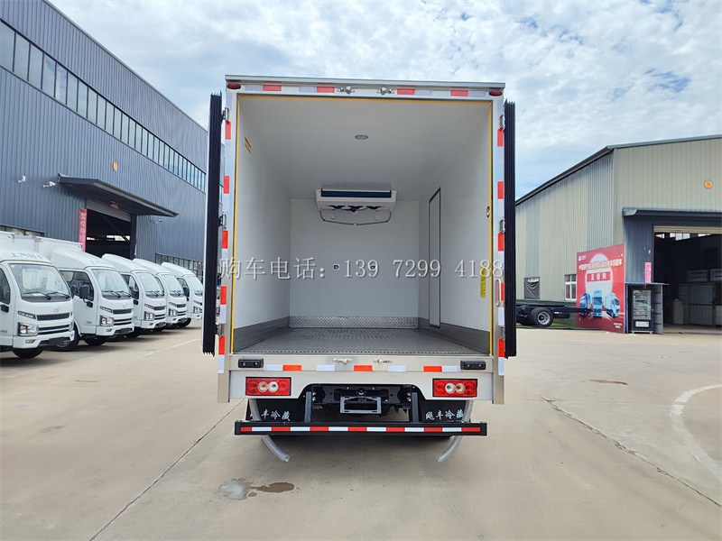 福田奥铃北极熊康明斯160马力冷藏车:冷链运输新势力