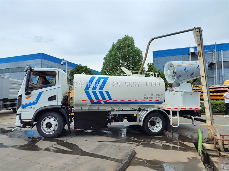 程力壹为8.3方纯电动雾炮喷雾机洒水车:绿色清洁新力量