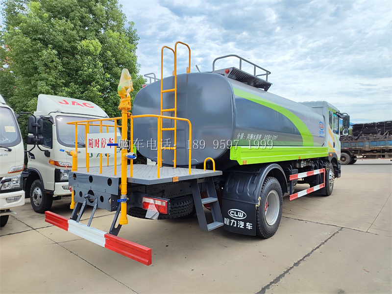东风大多利卡14方D9绿化喷洒车:城市绿色守护者