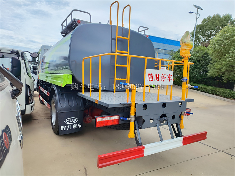 东风大多利卡14方D9绿化喷洒车:城市绿色守护者