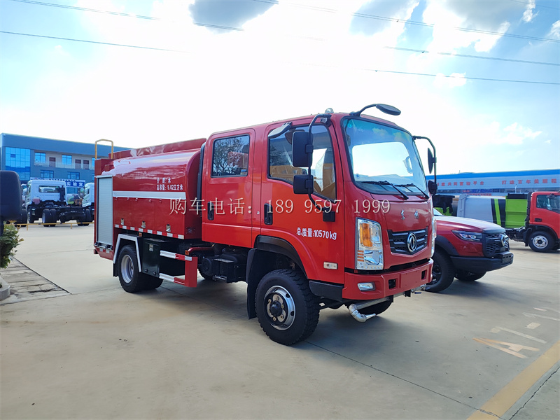 四驱4×4东风双排座全柴152马力森林消防洒水车：守护绿色的钢铁卫士
