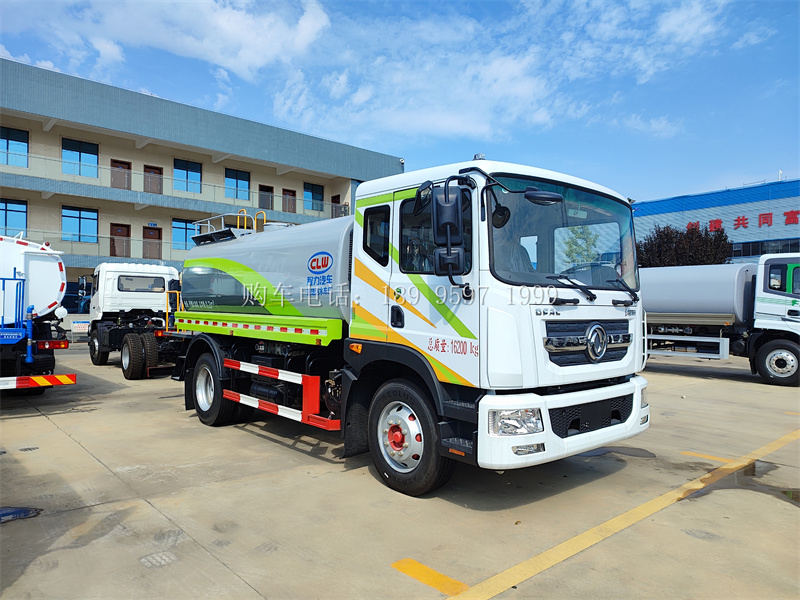 东风多利卡D9洒水车：城市清洁与生态守护的使者