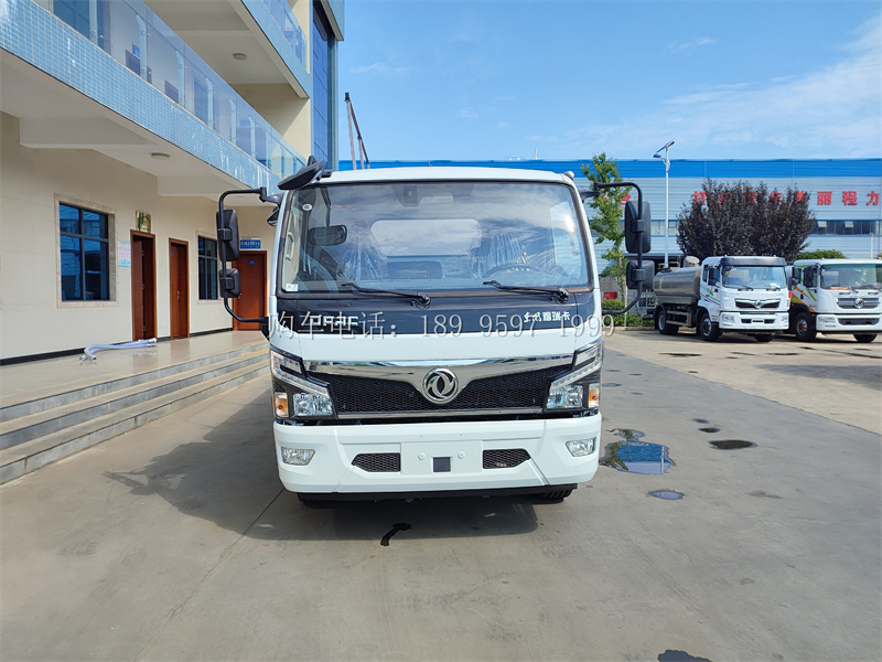 东风大福瑞卡10立方流动加油车:能源的便捷使者