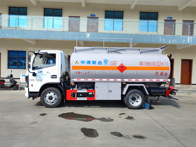 东风大福瑞卡10立方流动加油车:能源的便捷使者
